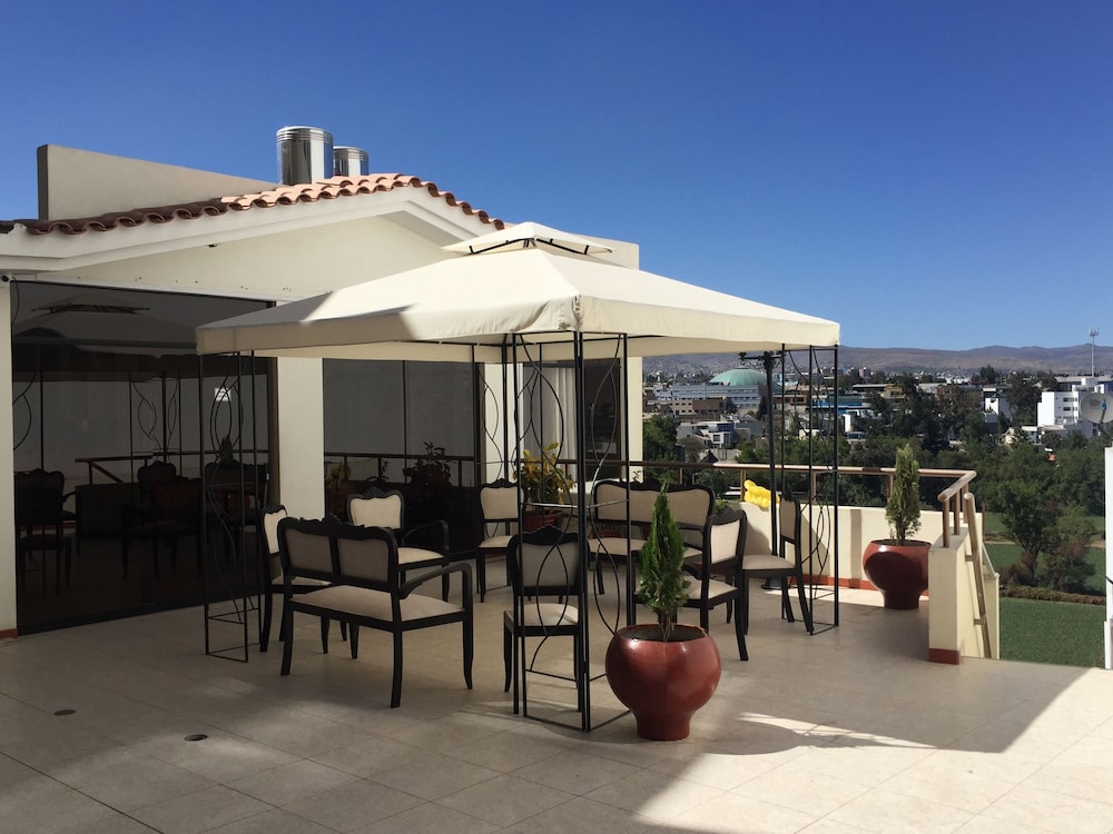 Casa Mores Inn 24/27