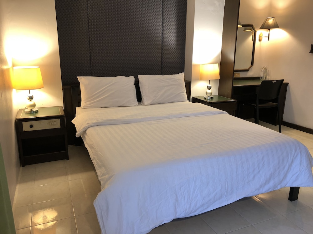 S.C. Heritage Hotel 13/43