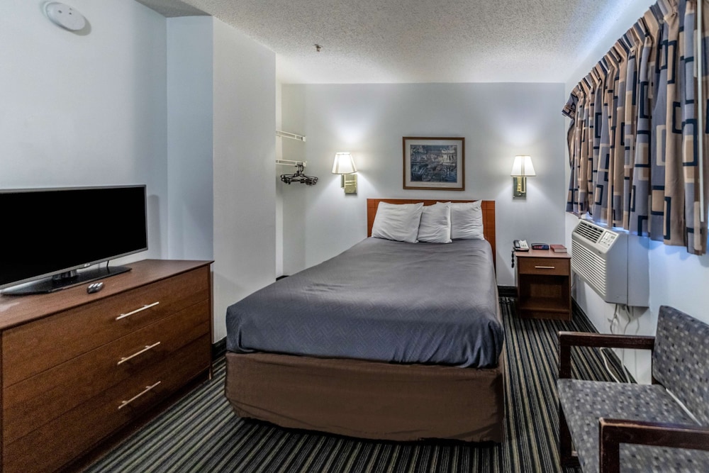 Studio 6 Extended Stay - Greensboro, NC - I-40 21/48