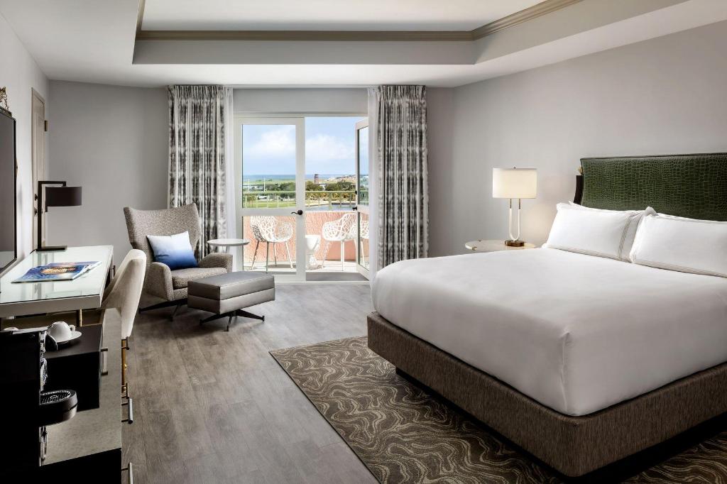 Tower, Guest Room, King Bed, Bay View, Balcony