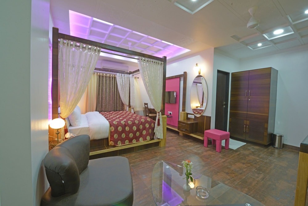 Hotel J P International 39/39