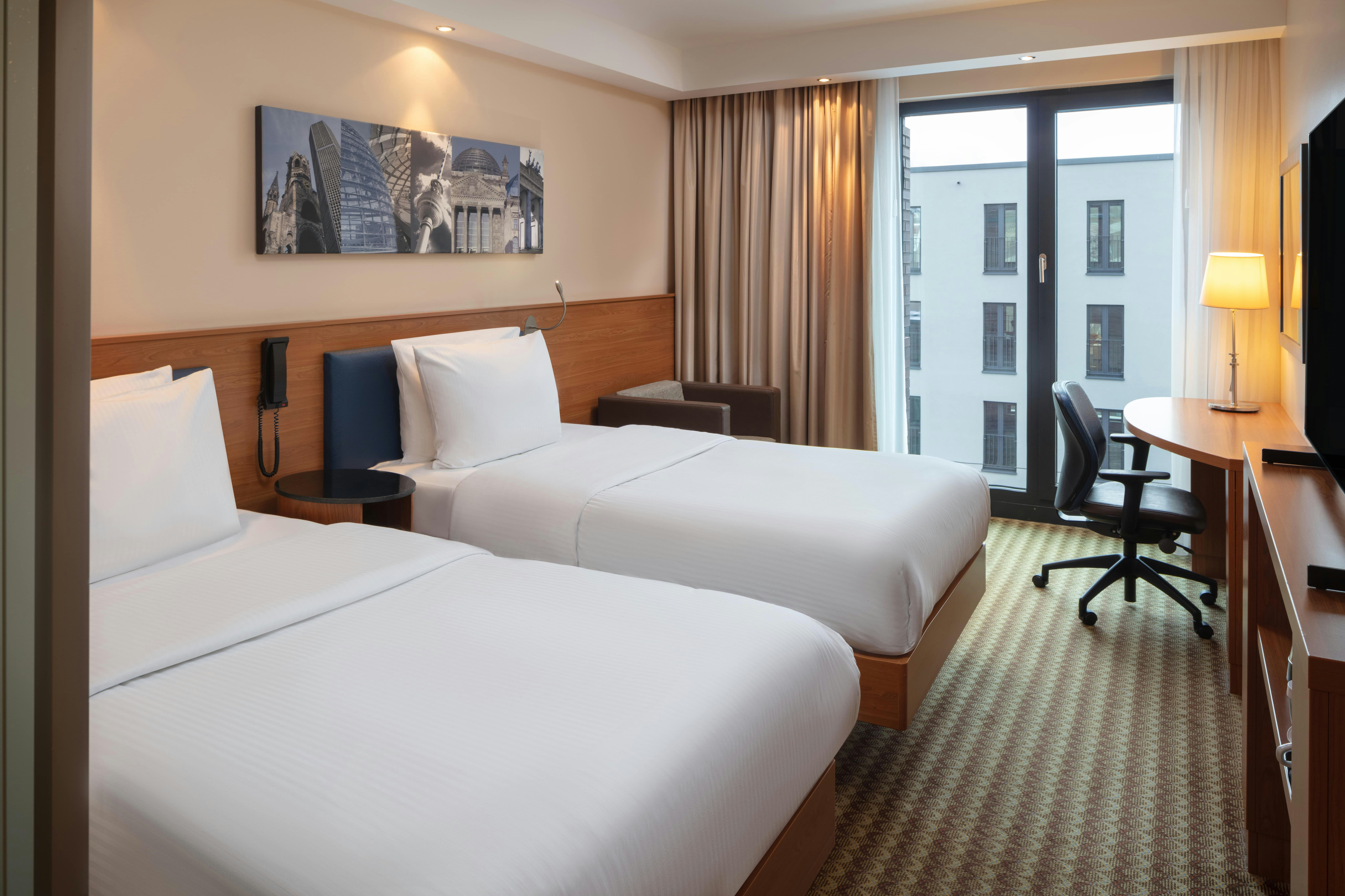 ROOM, TWIN BEDS