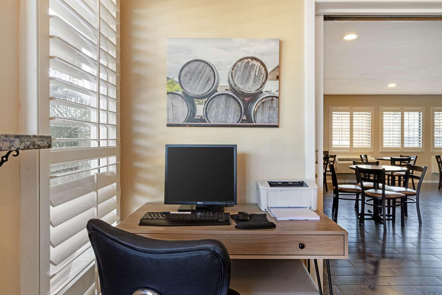 Sonoma Winegrower's Inn 40/42