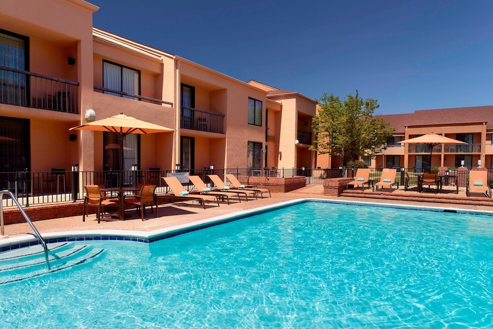 Courtyard By Marriott Columbus