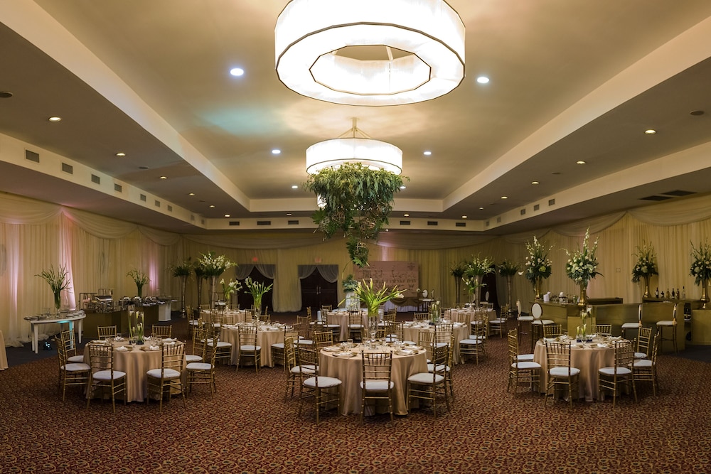 Conquistador Hotel And Conference Center 59/65