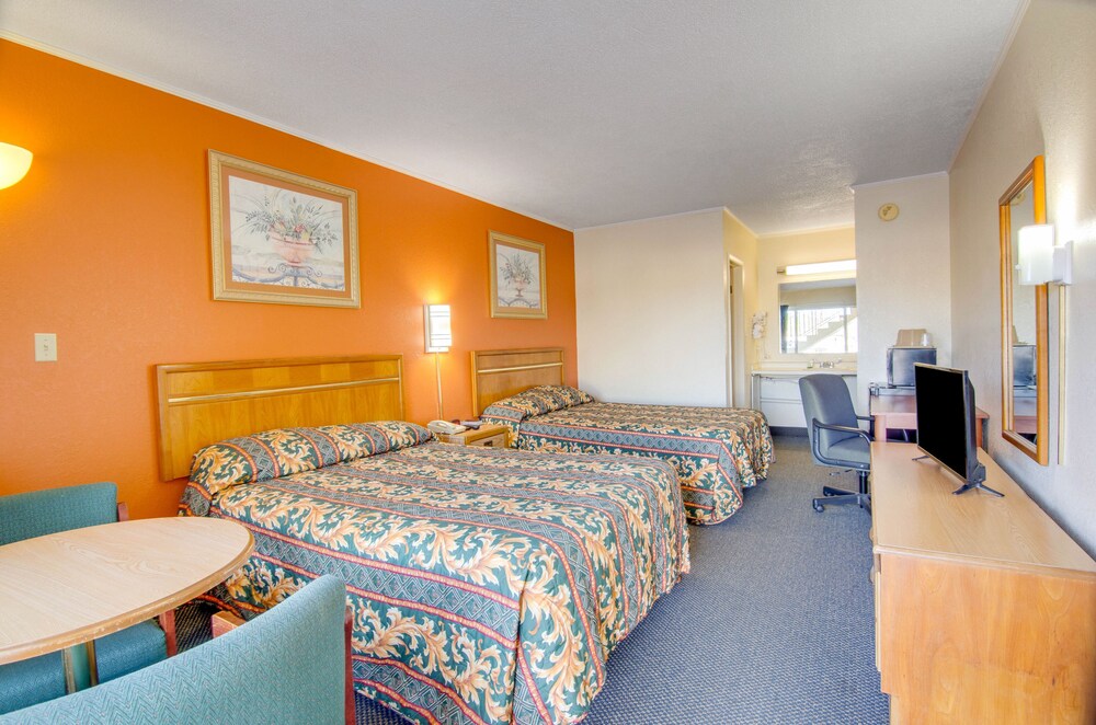 Knights Inn Collinsville Va 21/39