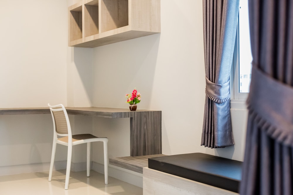Evergreen Suite Hotel 7/54