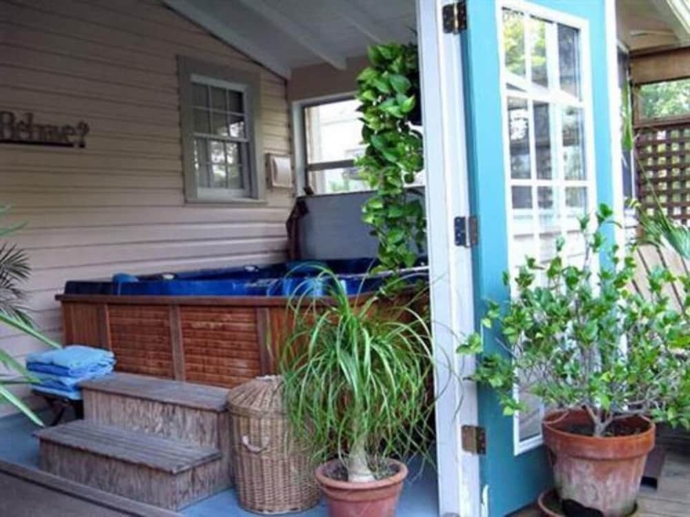 Charles Bass House Bed &amp; Breakfast 5/21