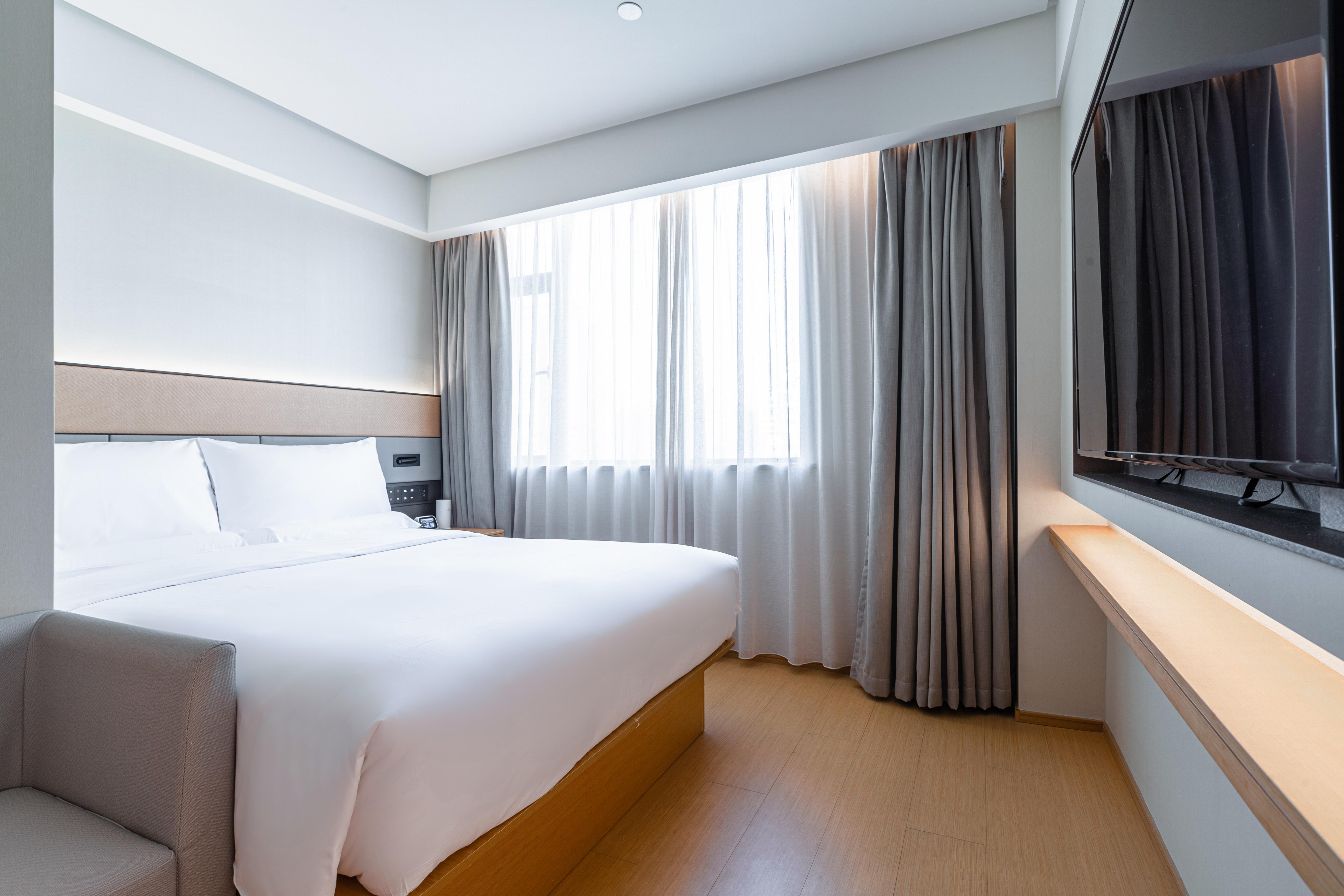 Ji Hotel (Shanghai Lujiabang Road Metro Station) 19/37
