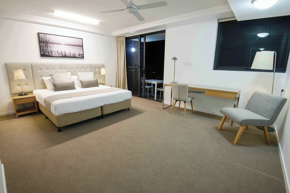 3 BEDROOMS, CONNECTING, APARTMENT