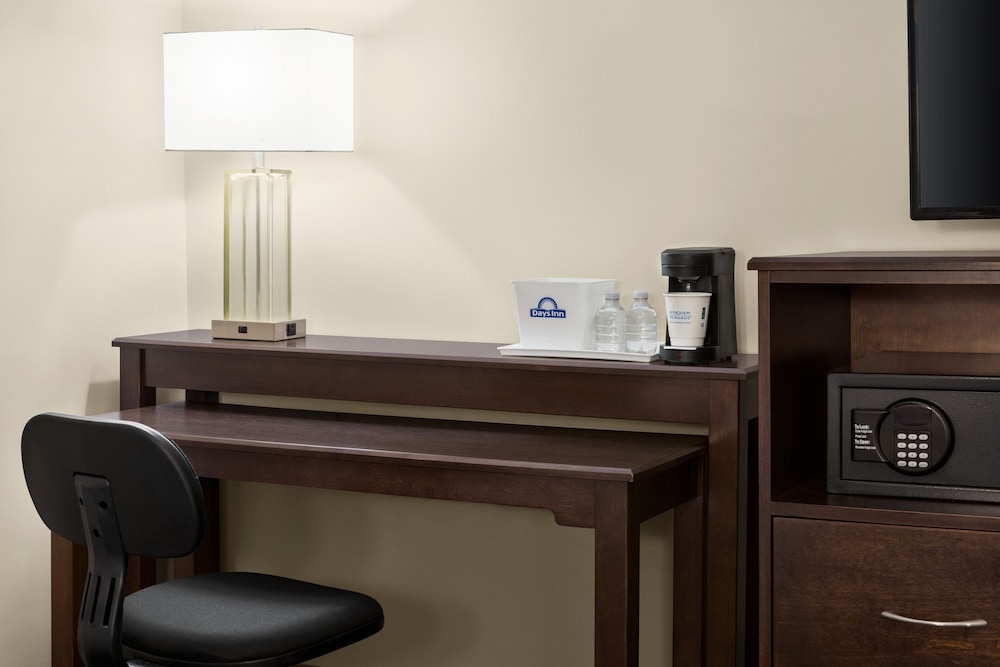 Days Inn by Wyndham Philadelphia Convention Center 35/38