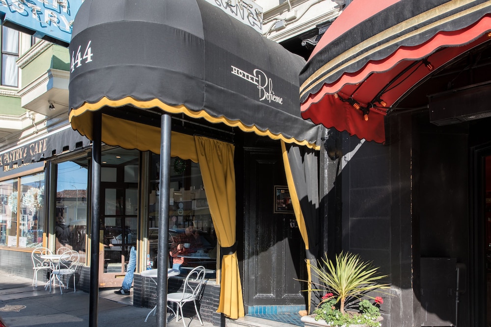 Hotel Boheme 3/32