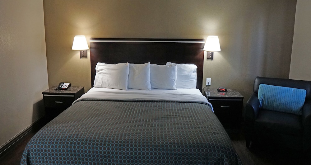 Hawthorne Plaza Inn 13/40