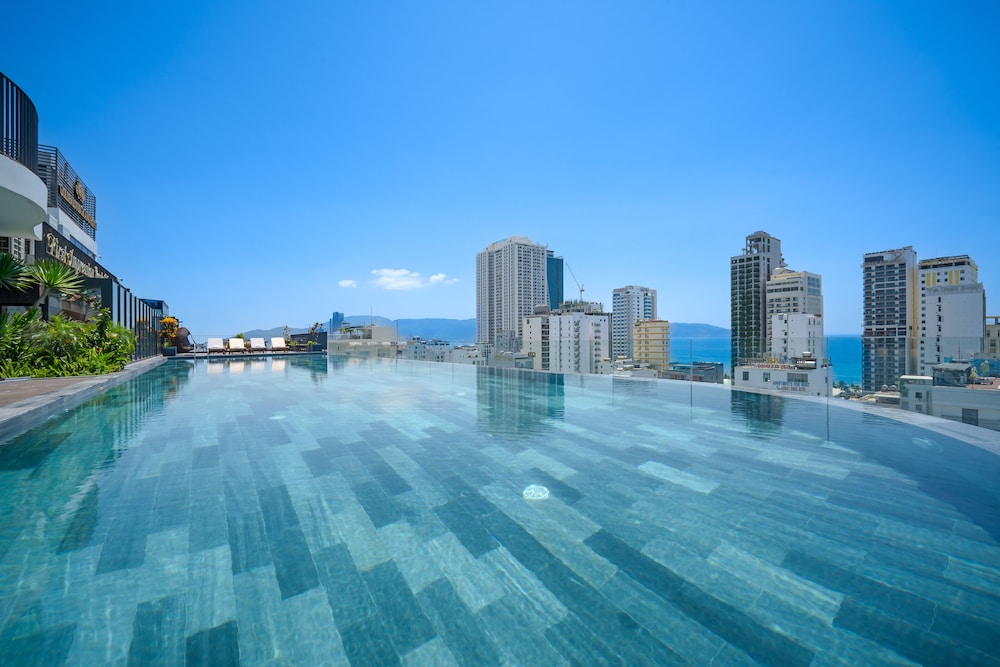Golden Lotus Grand Hotel 45/49