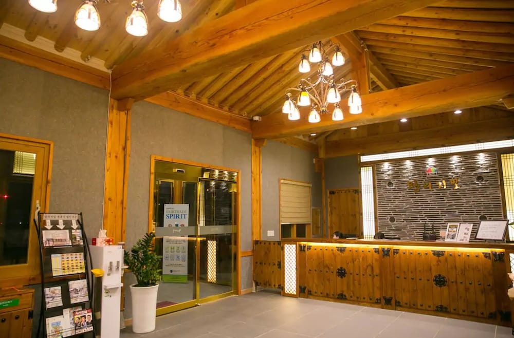 Wangyijimil Hanok Hotel 3/46