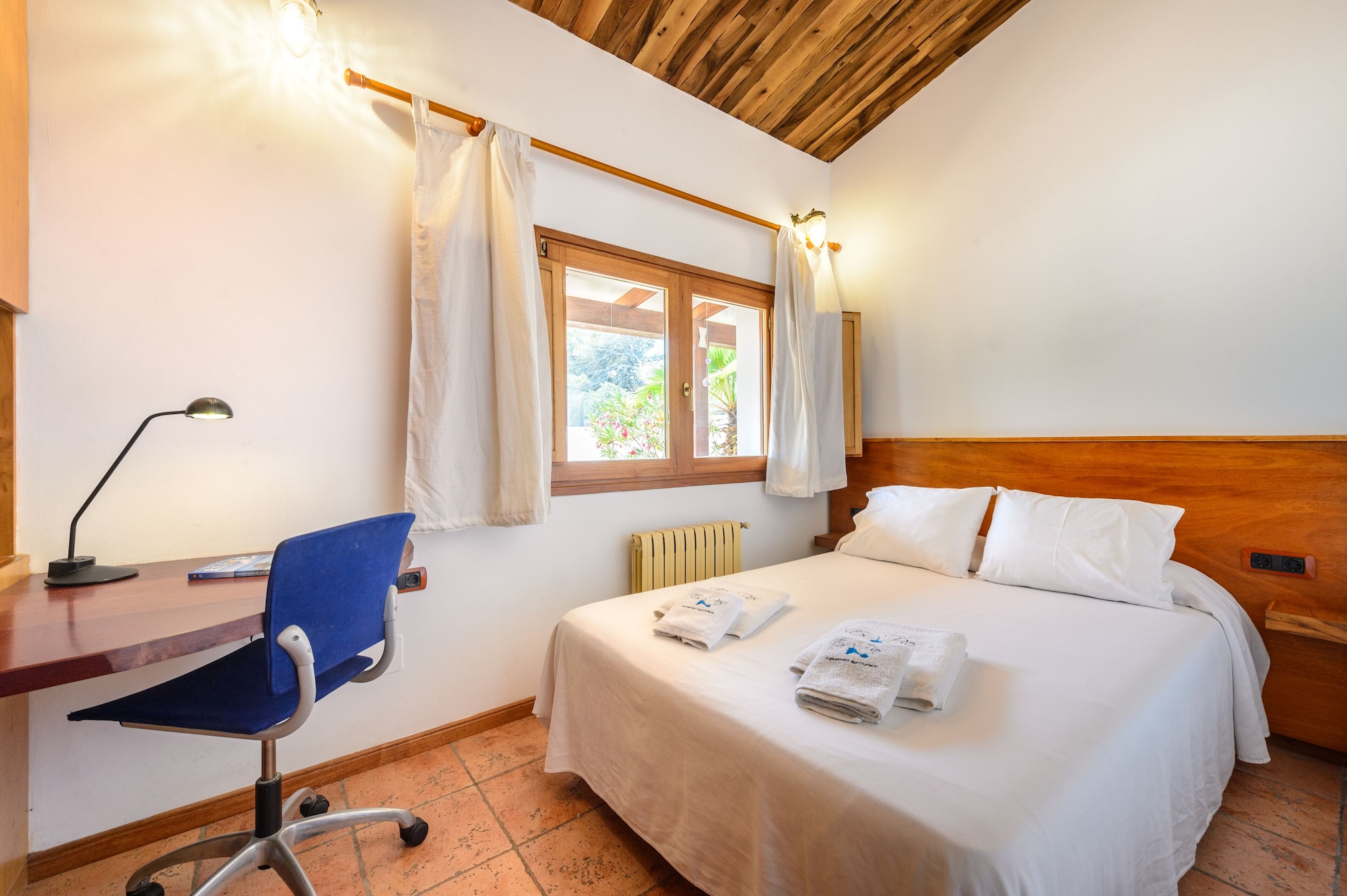 2 Bedrooms, Grand, Suite, King Bed, Pool Side, Sofa، Es Pas Formentera Agroturismo 5/7