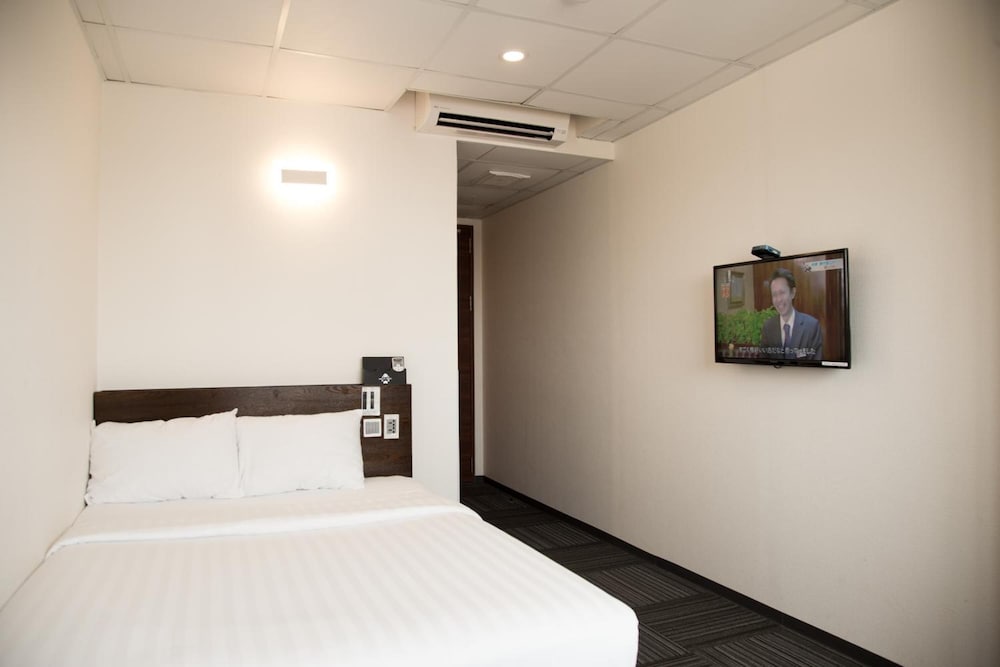 Sakura Hotel 3 5/56