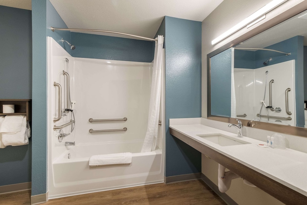 WoodSpring Suites Colton 14/40