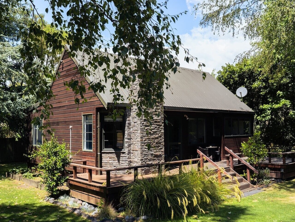Tongariro Lodge 3/75