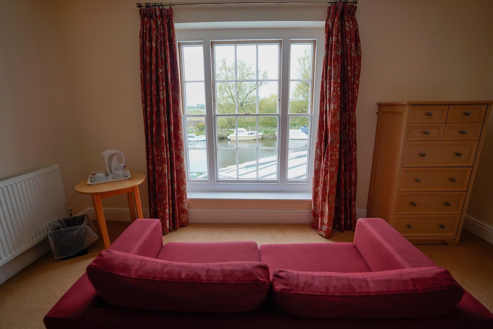 The Waveney House Hotel 36/58