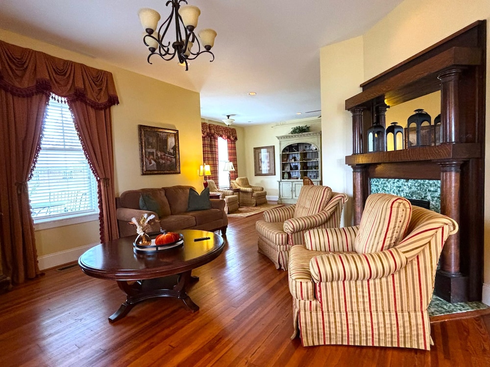 Grand Lux Inn 26/47