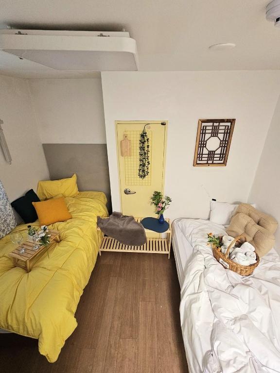Deluxe, Twin Beds