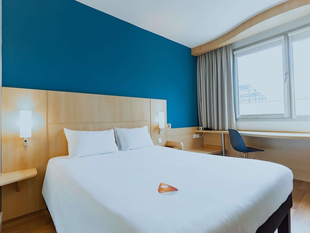 Ibis Barcelona Plaza Glories 22 18/75