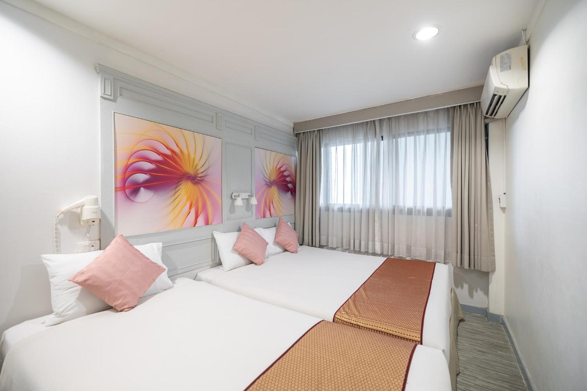 Room, Triple