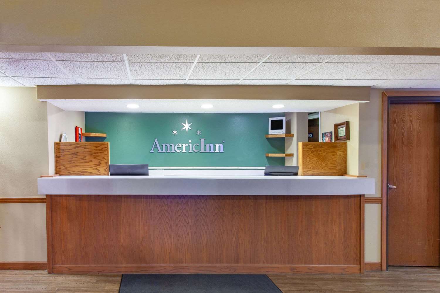 Americinn By Wyndham Hutchinson 2/7