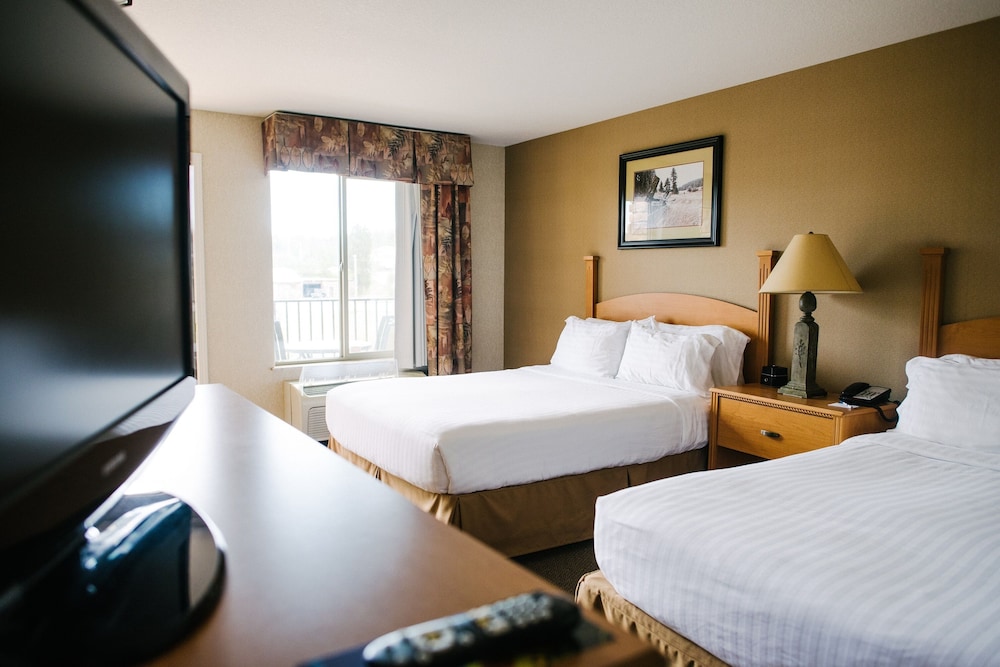 Holiday Inn Express and Suites Custer 25/59