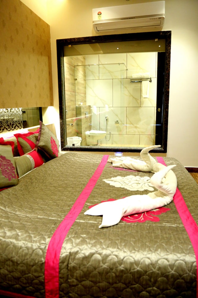 Hotel The Royal Bharti 13/38