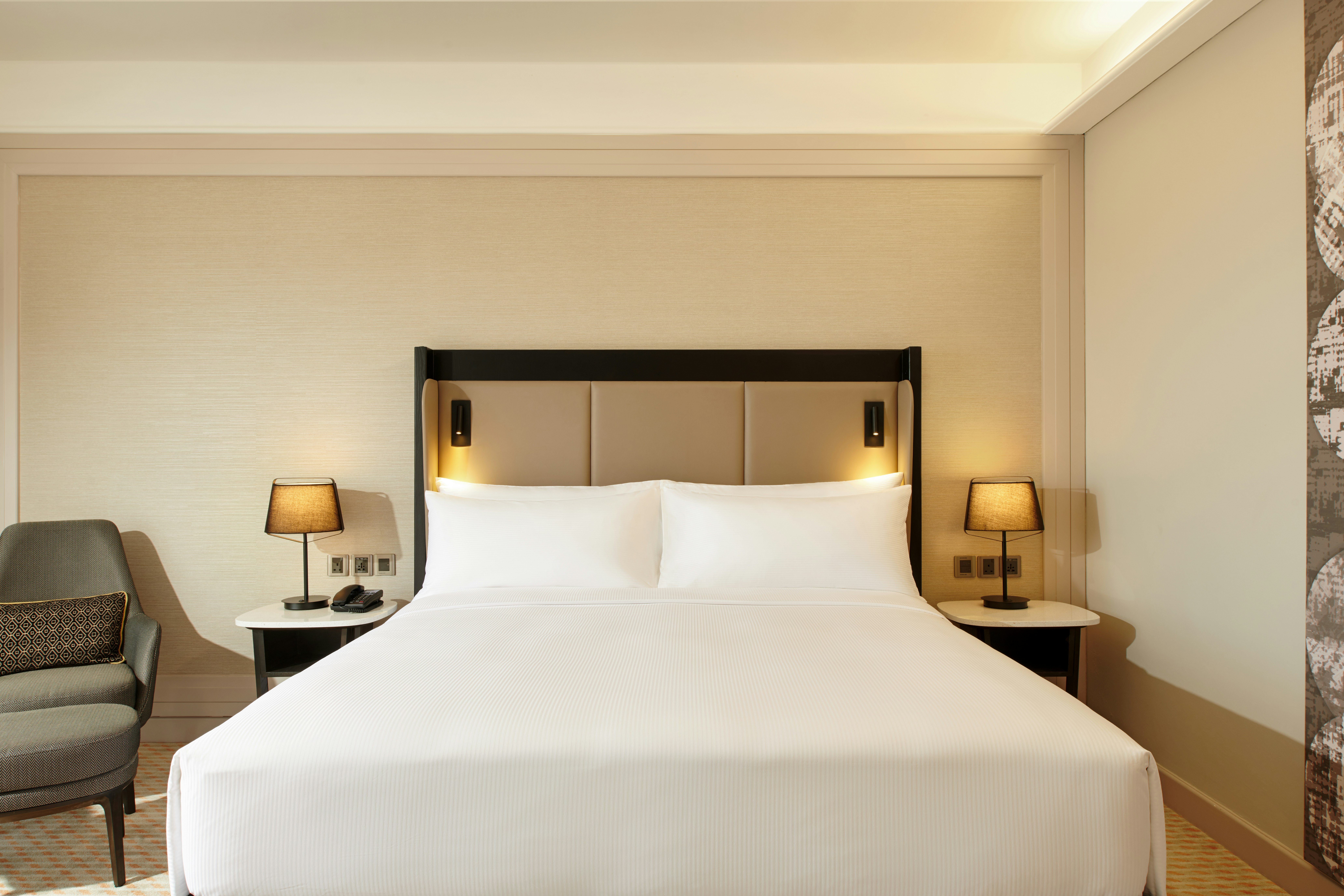 DELUXE, KING BED, CITY VIEW