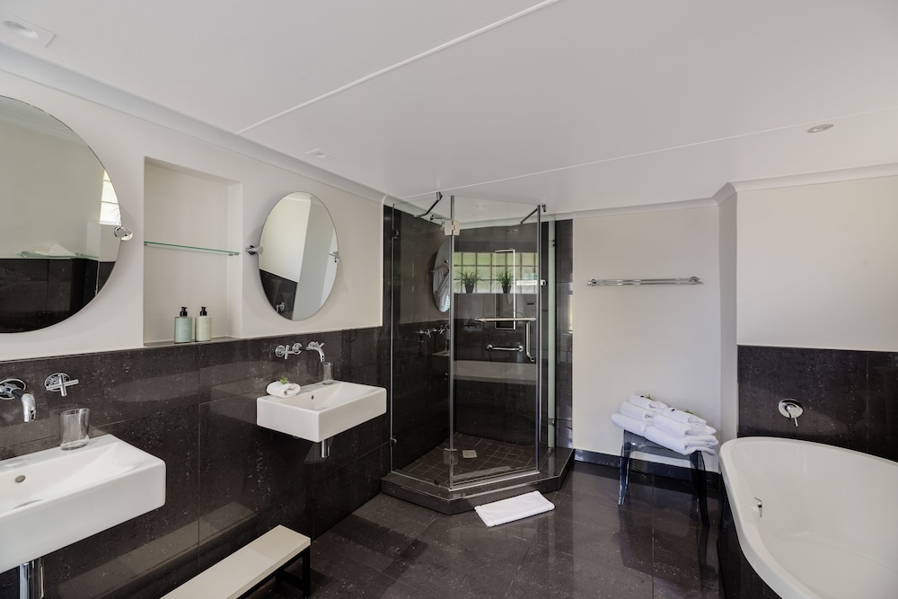 Villa Afrikana Guest Suites 28/88
