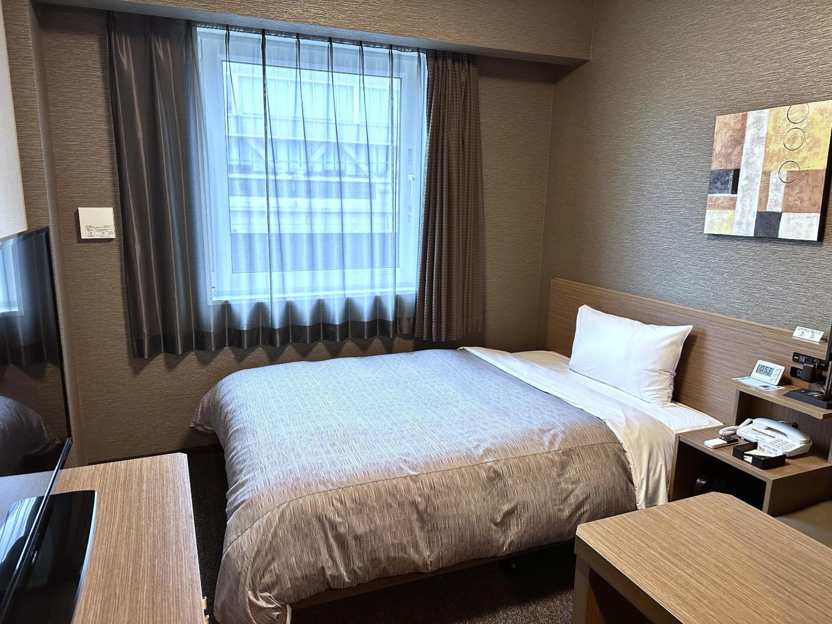 Room, Single, Electronic Cigarette Only, Smoking