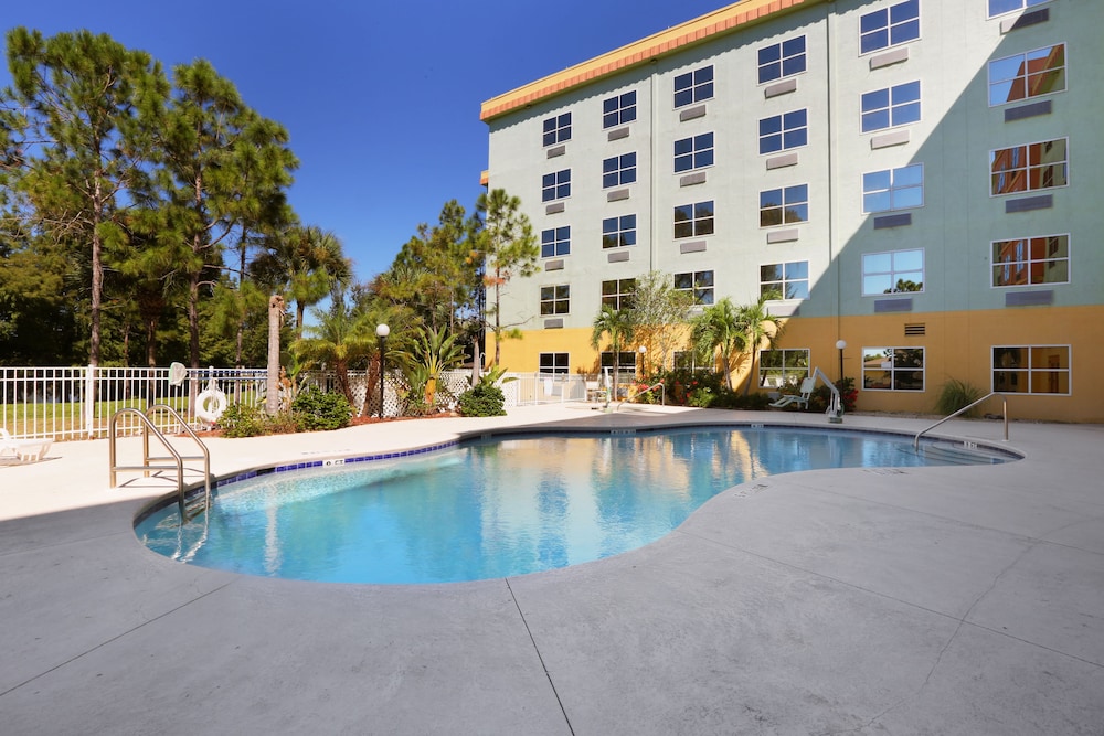 Allure Suites of Fort Myers 2/27