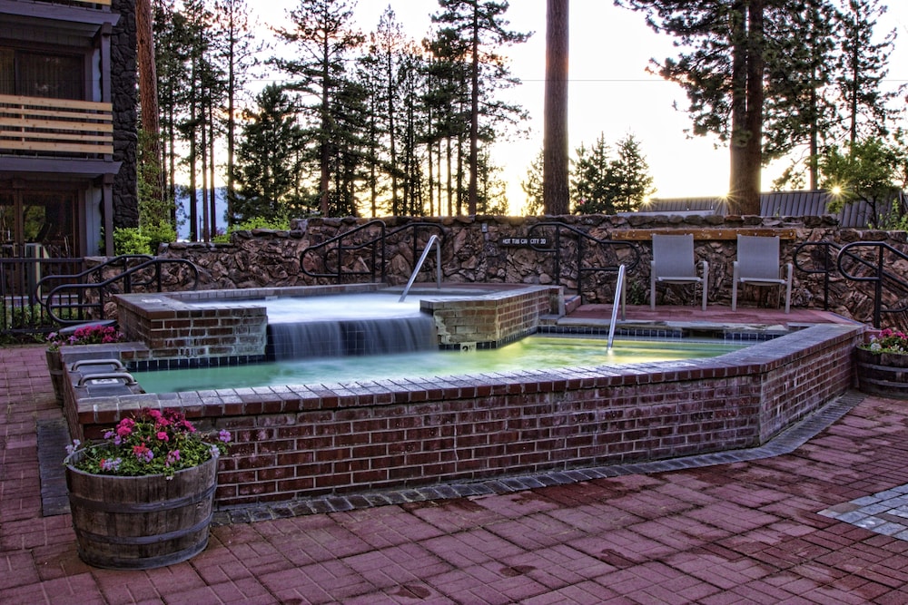 Hotel Azure Tahoe 33/39