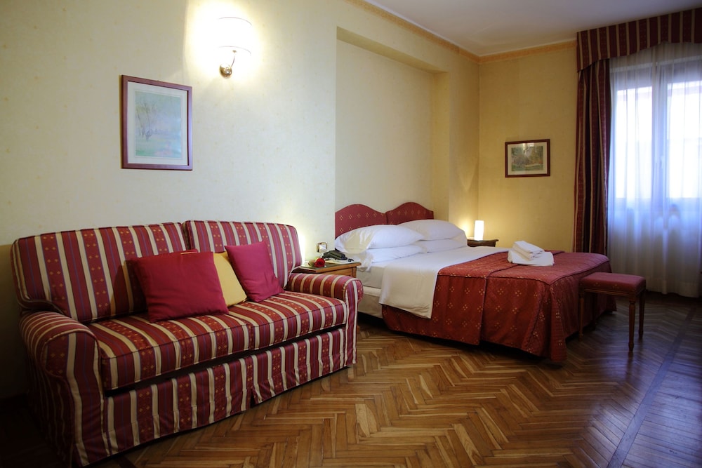 Hotel Cavour 10/58