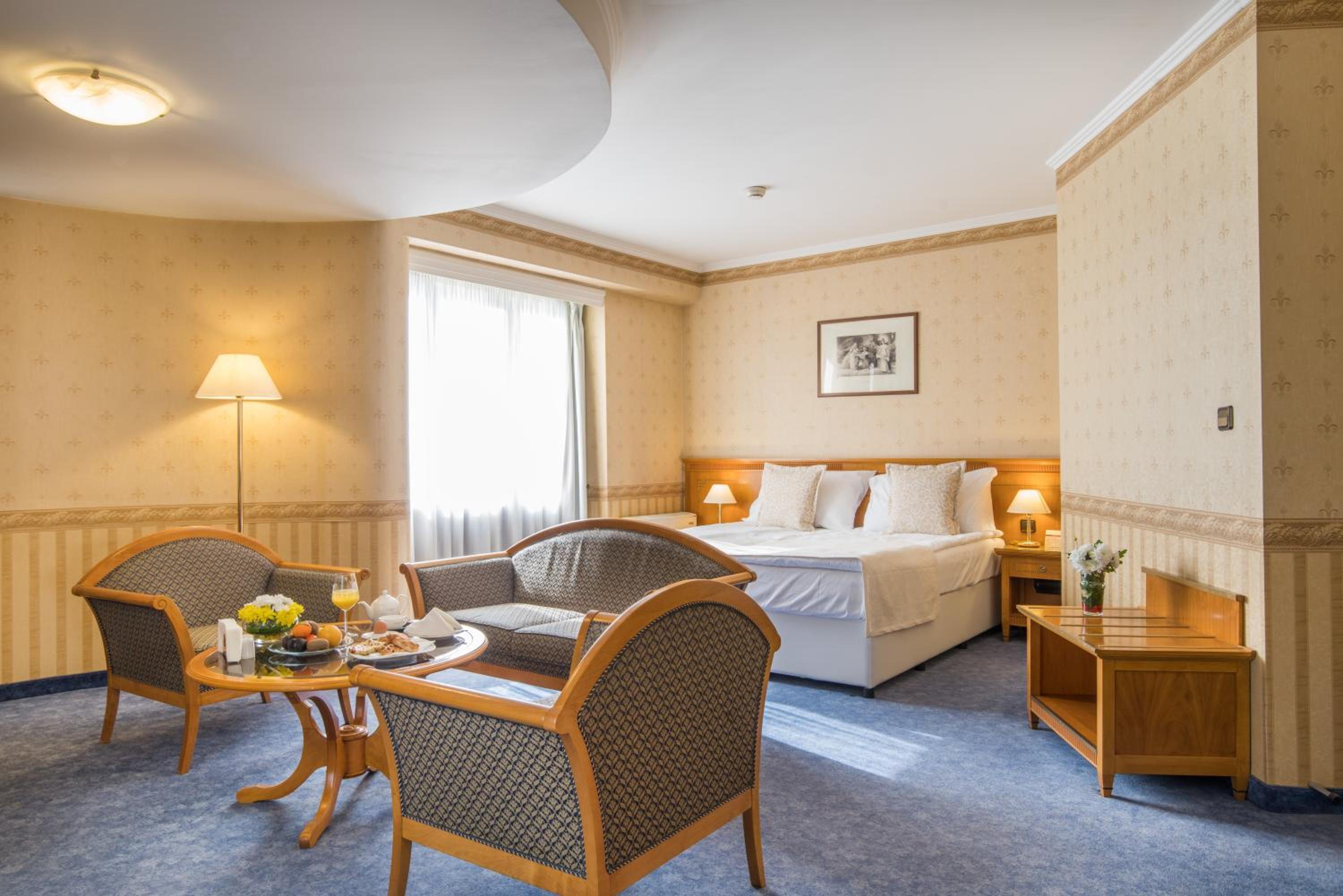 Tower, Suite, Queen Bed