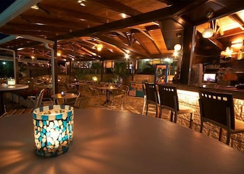 Adams Hotel 40/44