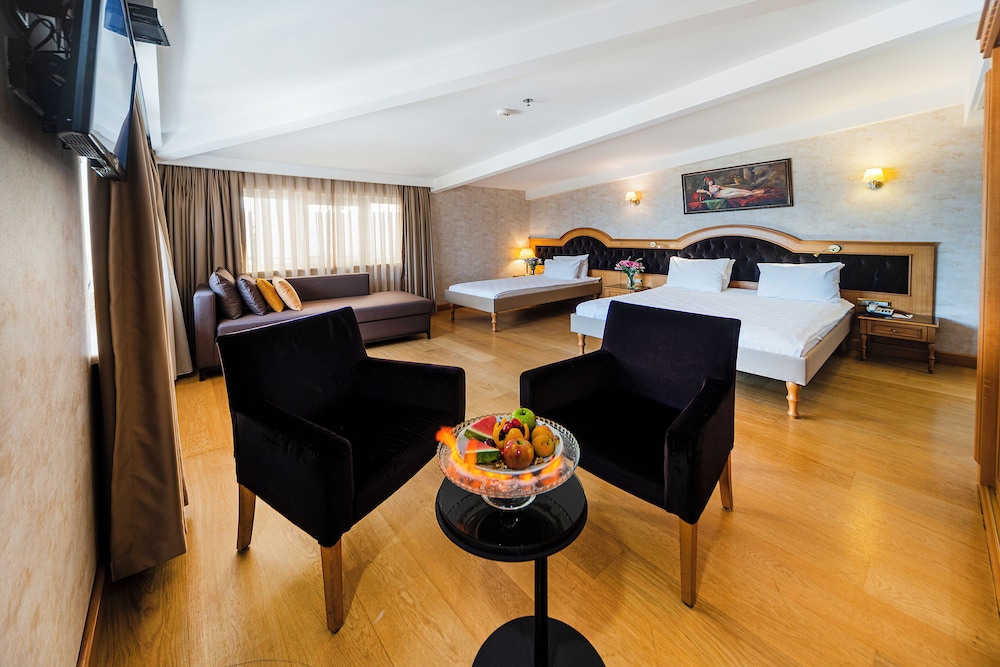 Aprilis Hotel 30/50