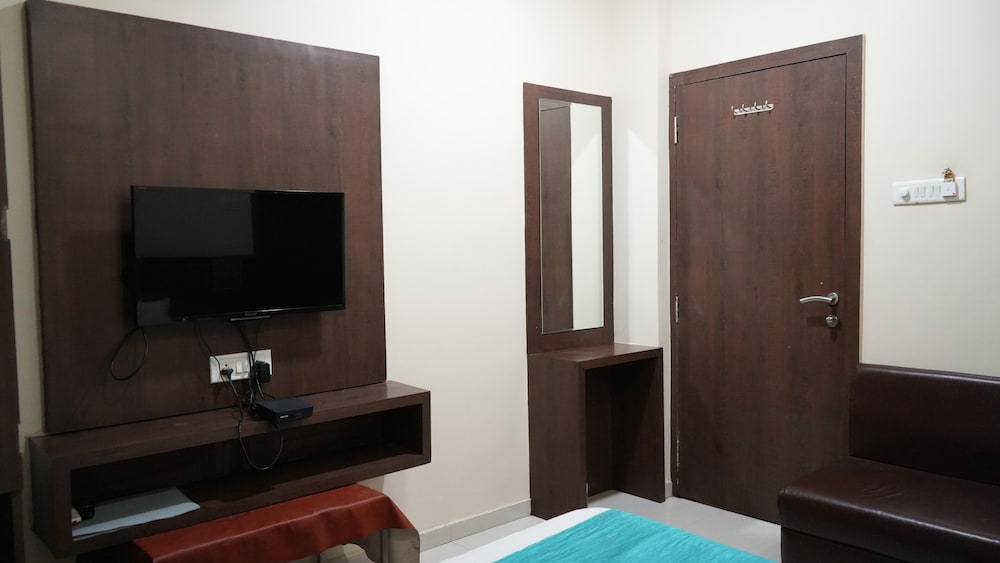 Oyo 4116 Hotel Satyug 21/25