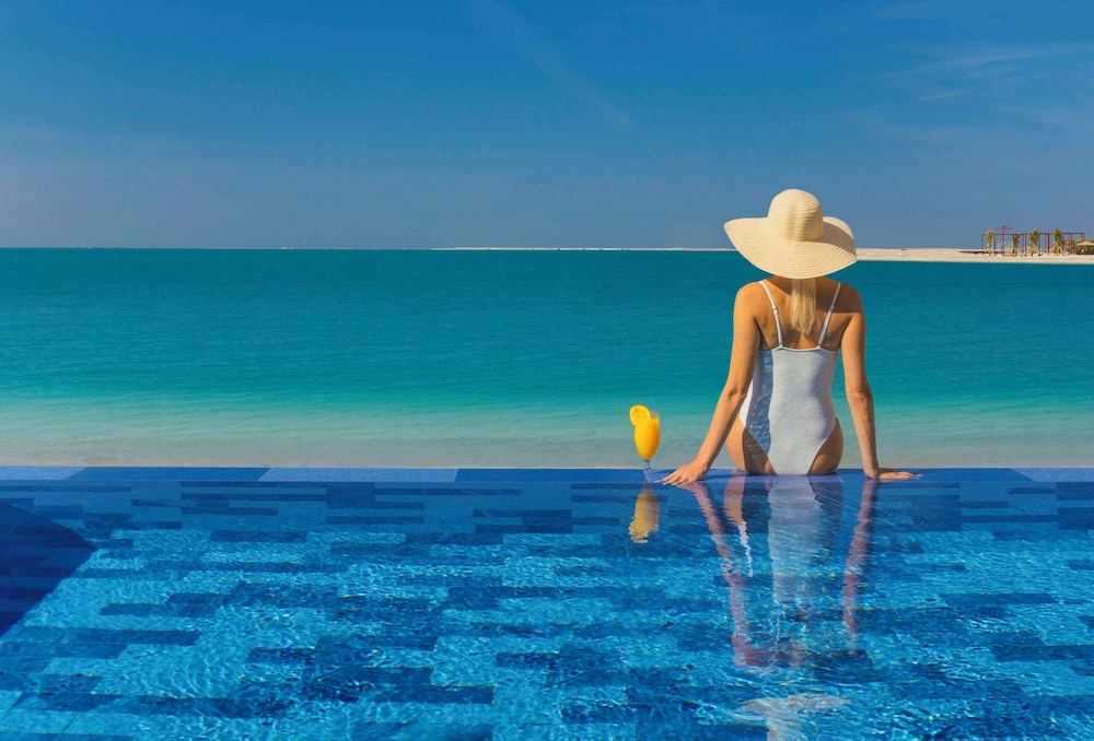 Anantara World Islands Dubai Resort 72/78