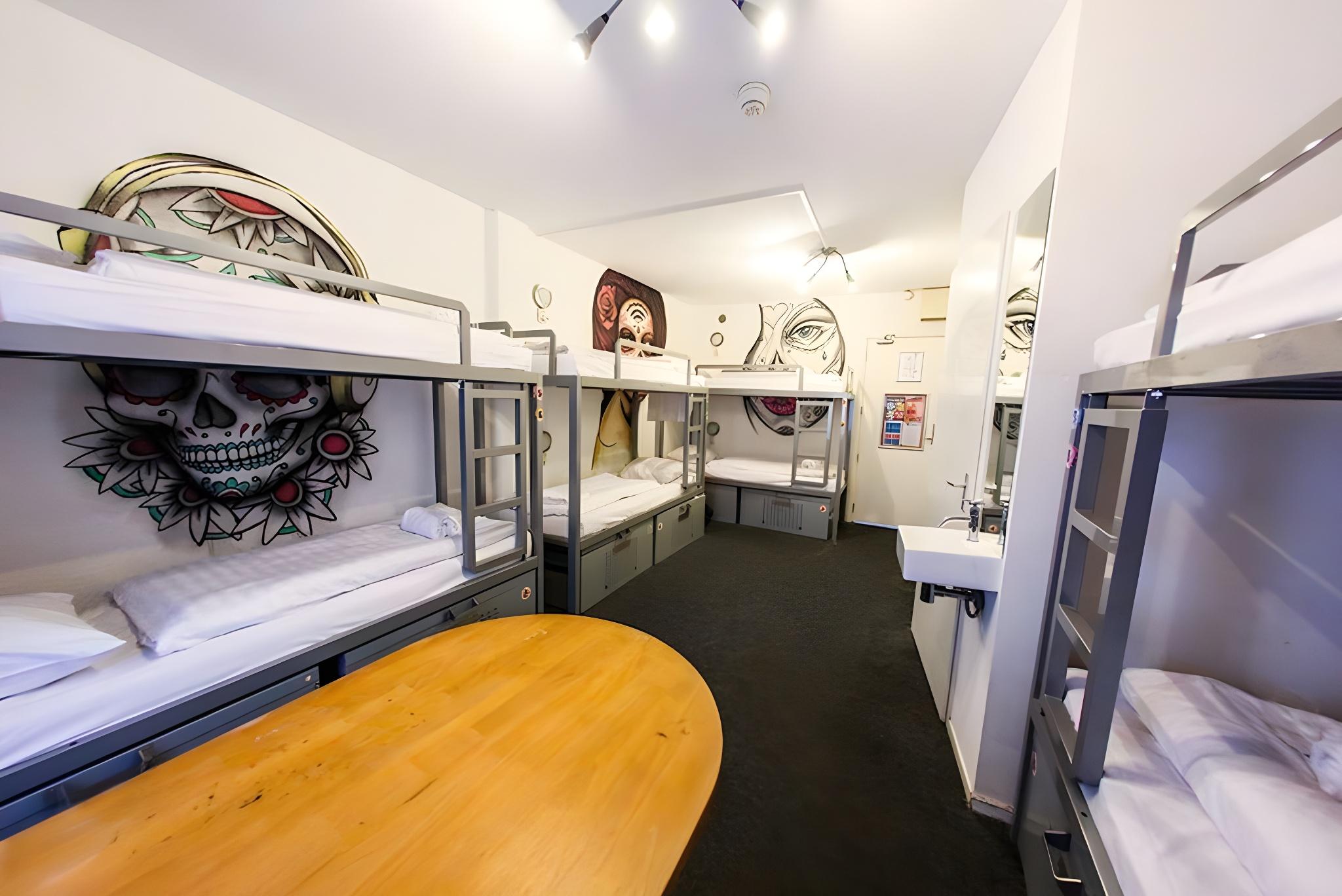 Female Dorm, 8 People