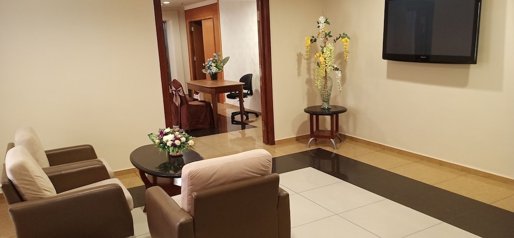 Palette - Kota Tinggi Mayres Hotel 36/54