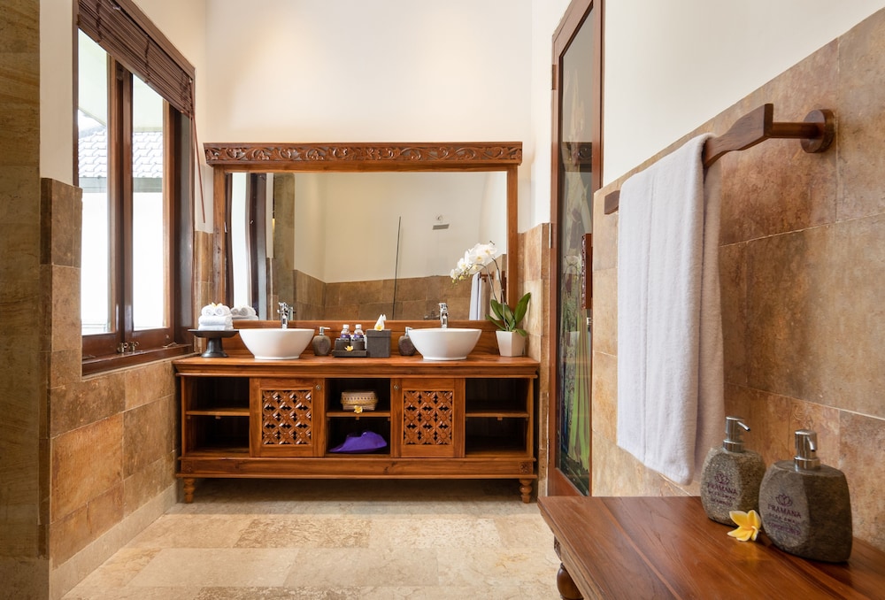 Swan Paradise A Pramana Experience 50/50