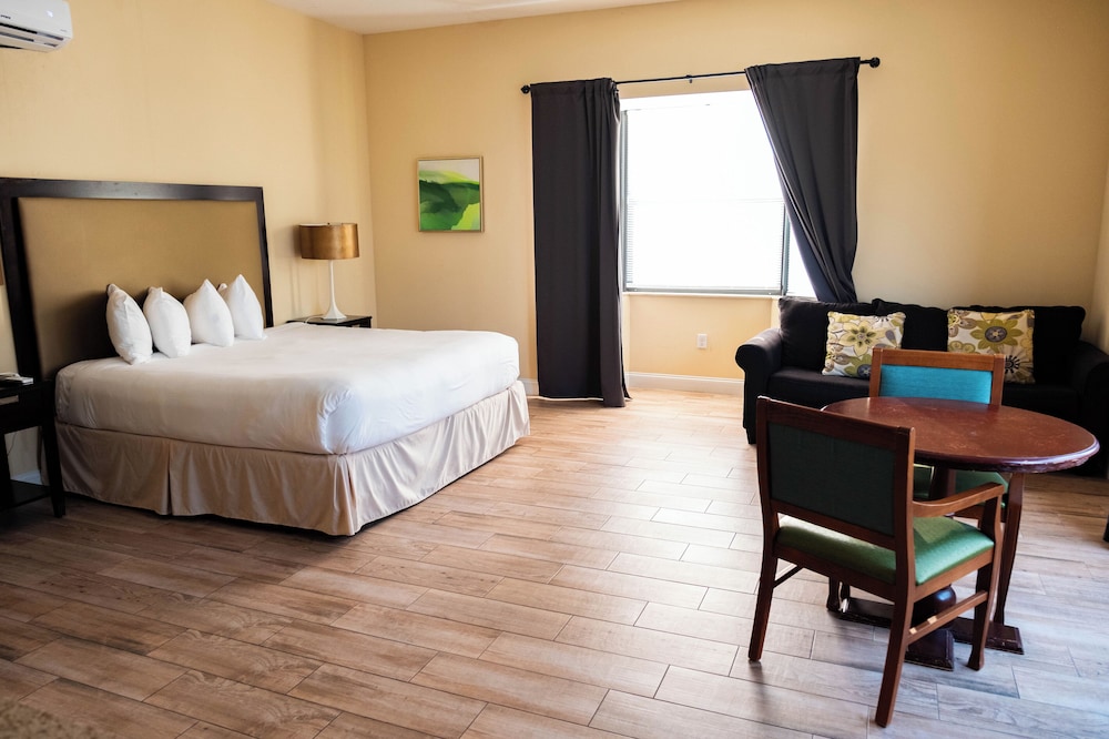 Key West Resort on Lake Dora 33/72