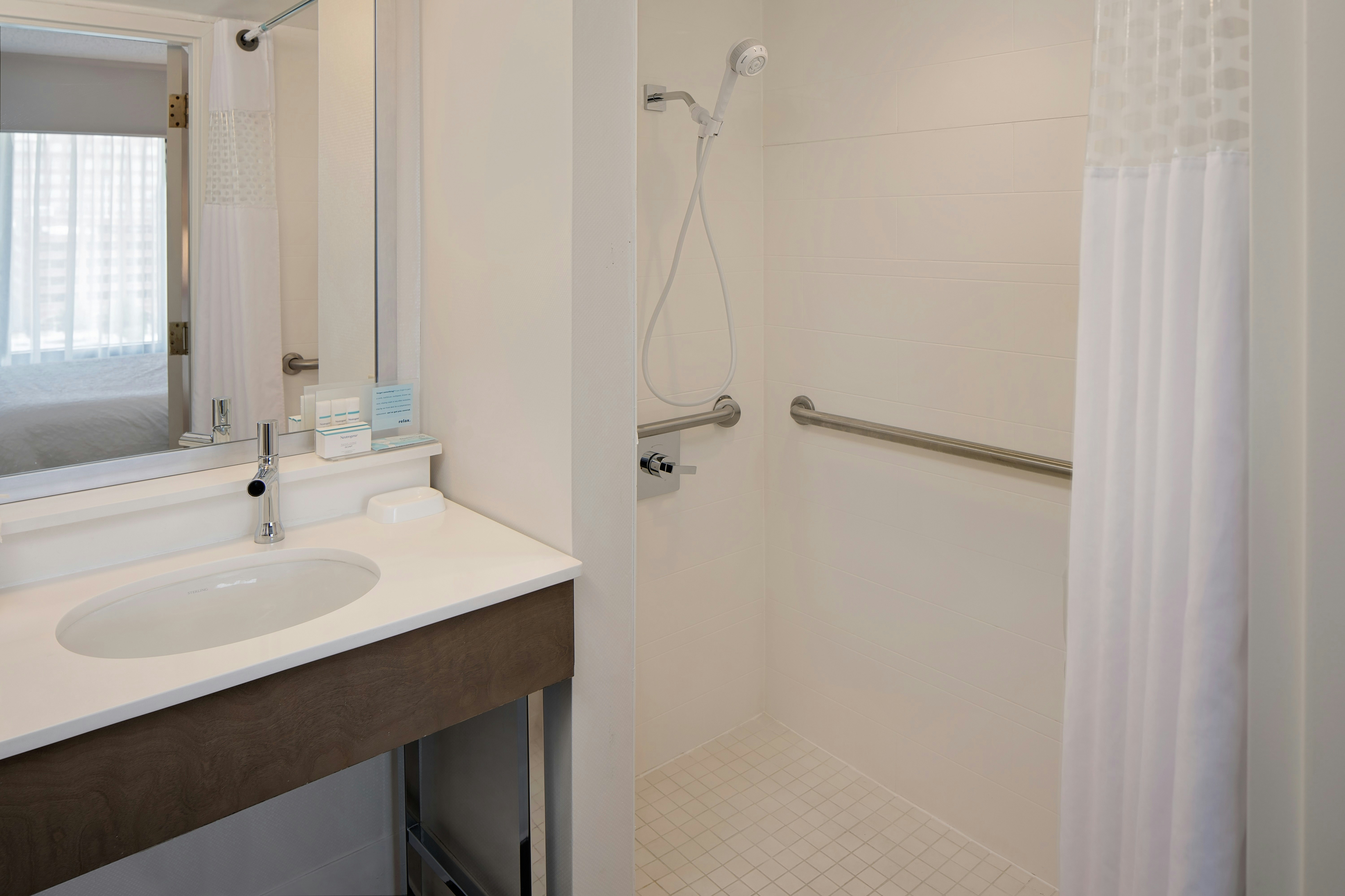 ROOM, KING BED, ACCESSIBLE