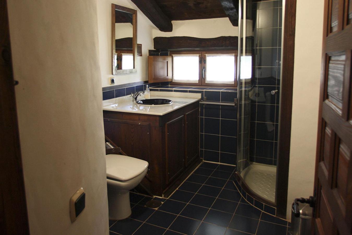 غرفة بسرير مزدوج بجاكوزي، Hotel Rural Llerau 2/8