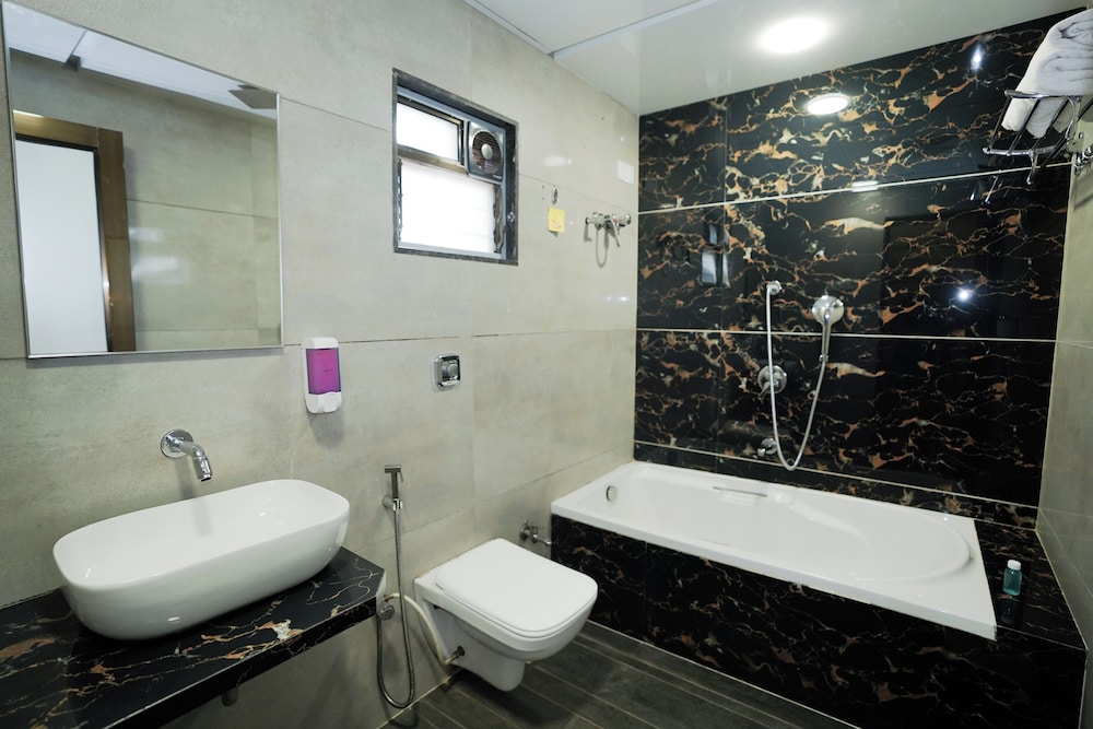 HOTEL KUMAR PLAZA 46/50