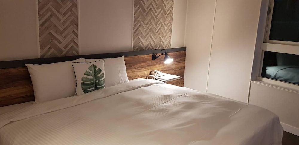 New California Hotel 16/46